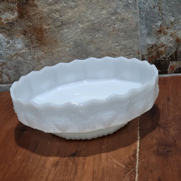 Vintage Anchor Hocking Fire King Ware Large Milk Glass Centerpiece Pedestal Bowl - Picture 12 of 12